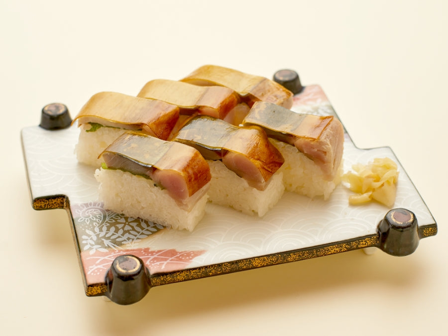 極厚さば箱寿司 – 松葉寿司
